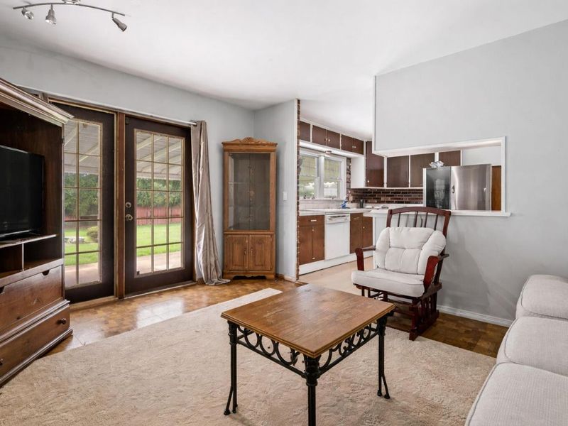 5844 Effingham Road , Columbus, OH 43213 Photo 7