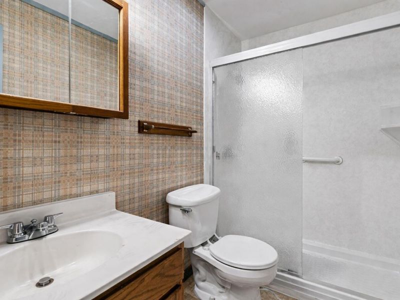 5844 Effingham Road , Columbus, OH 43213 Photo 9