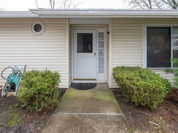 264 Crosse Dr, Monroe, NJ 08831