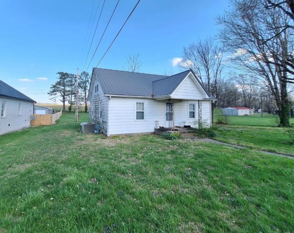305 North Street, Tompkinsville, KY 42167 Main Photo