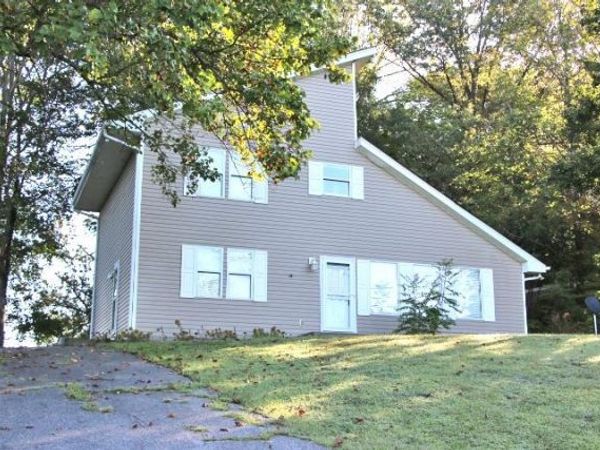 555 Lakeview Drive, Scottsville, KY 42164