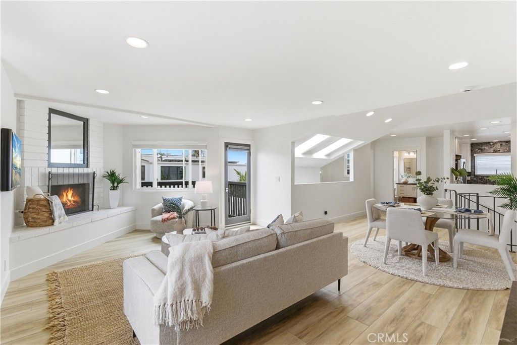 127 Manhattan Avenue, Hermosa Beach, CA 90254 Main Photo