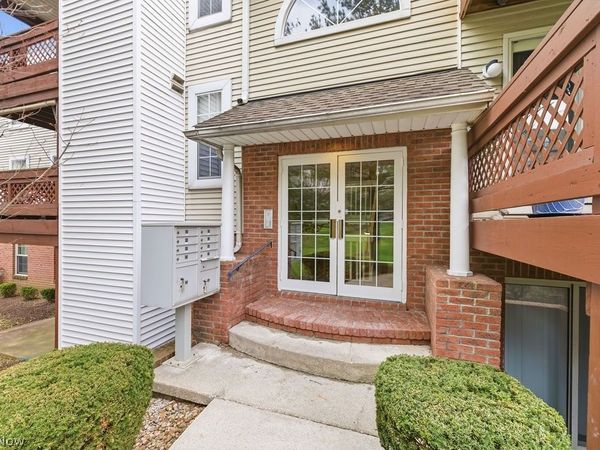 688 Brick Mill Run , Westlake, OH 44145