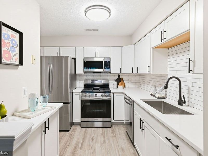 688 Brick Mill Run, Unit D1, Westlake, OH 44145 Photo 8