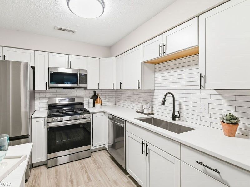 688 Brick Mill Run, Unit D1, Westlake, OH 44145 Photo 9