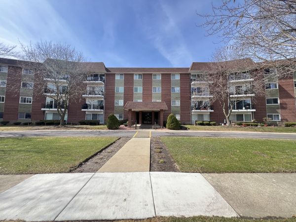 1030 S Fernandez Avenue , Unit 3N, Arlington Heights, IL 60005