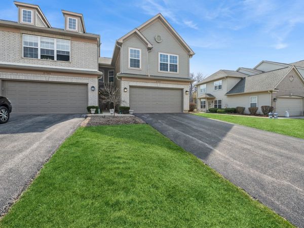 2707 Cobblestone Drive , Unit END, Crystal Lake, IL 60012