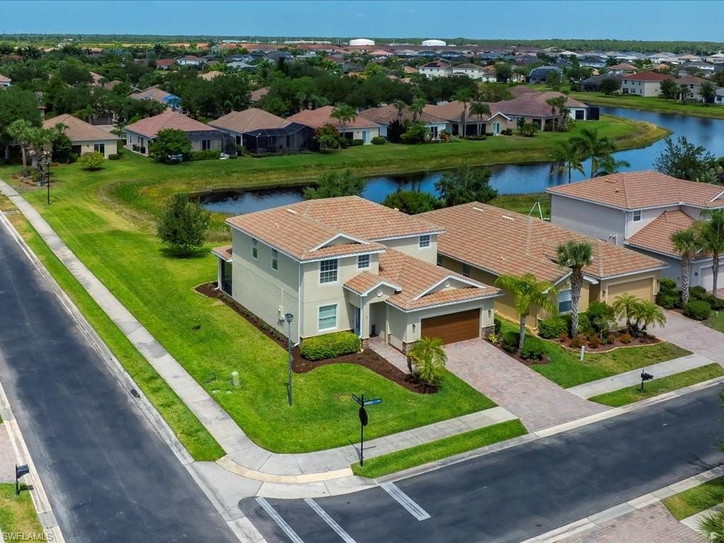 2478 Heydon Cir E, Naples, FL 34120 Main Photo