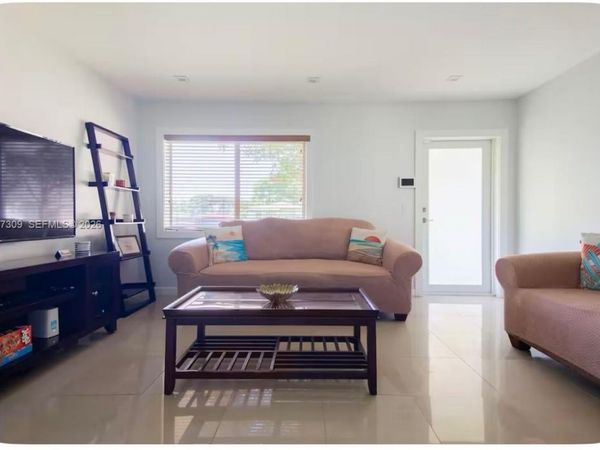 601 NW 116th St , Miami, FL 33168