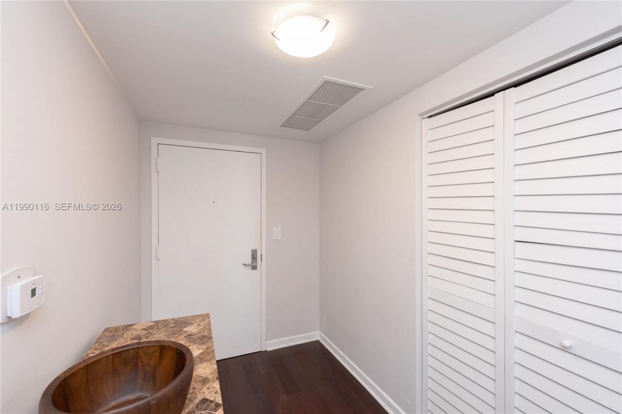 335 S Biscayne Blvd , Unit 2512, Miami, FL 33131 Photo