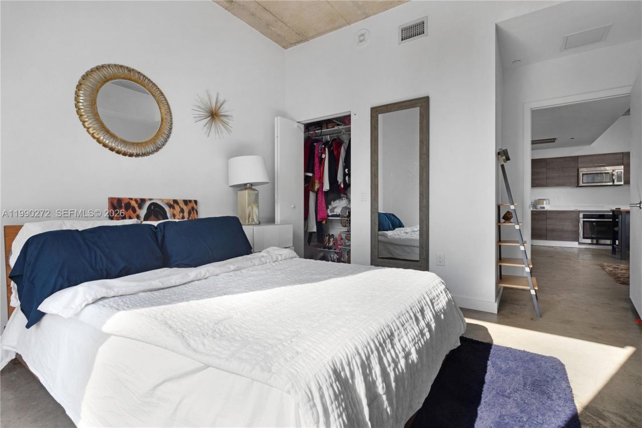 151 SE 1st St, Unit 2802, Miami, FL 33131 Photo