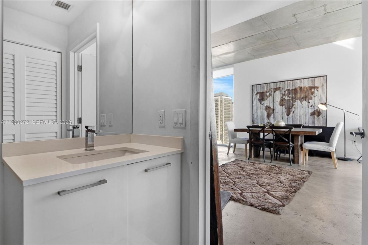 151 SE 1st St, Unit 2802, Miami, FL 33131 Photo