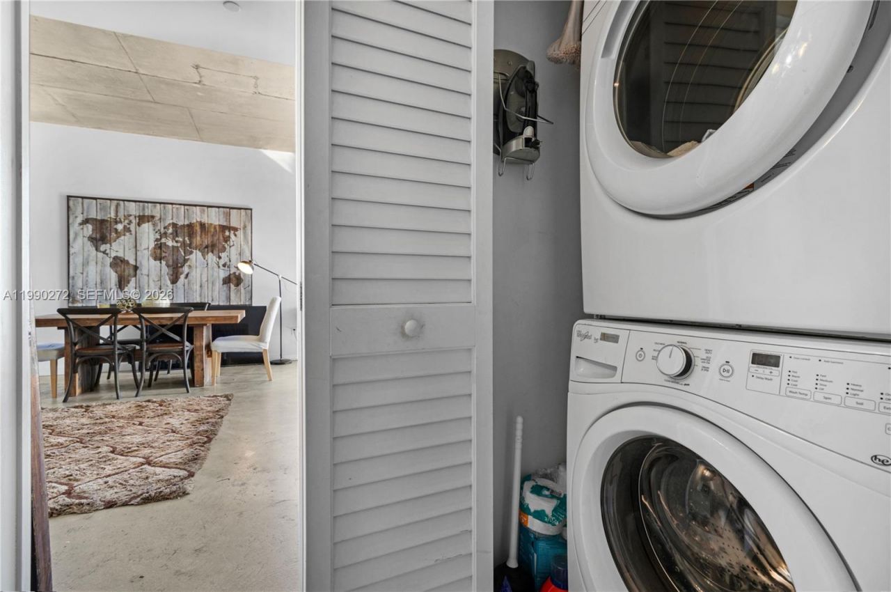 151 SE 1st St, Unit 2802, Miami, FL 33131 Photo