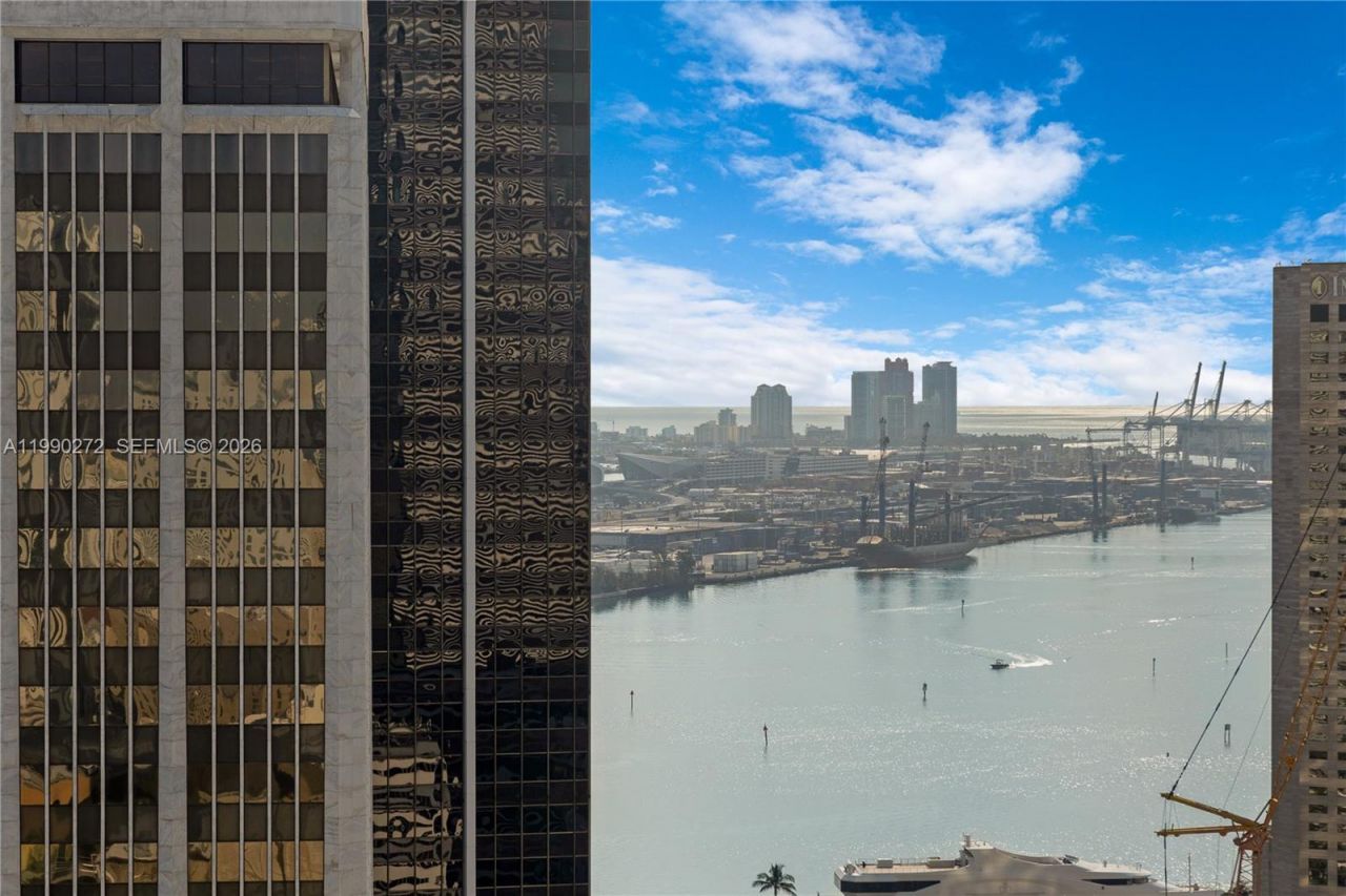 151 SE 1st St, Unit 2802, Miami, FL 33131 Photo