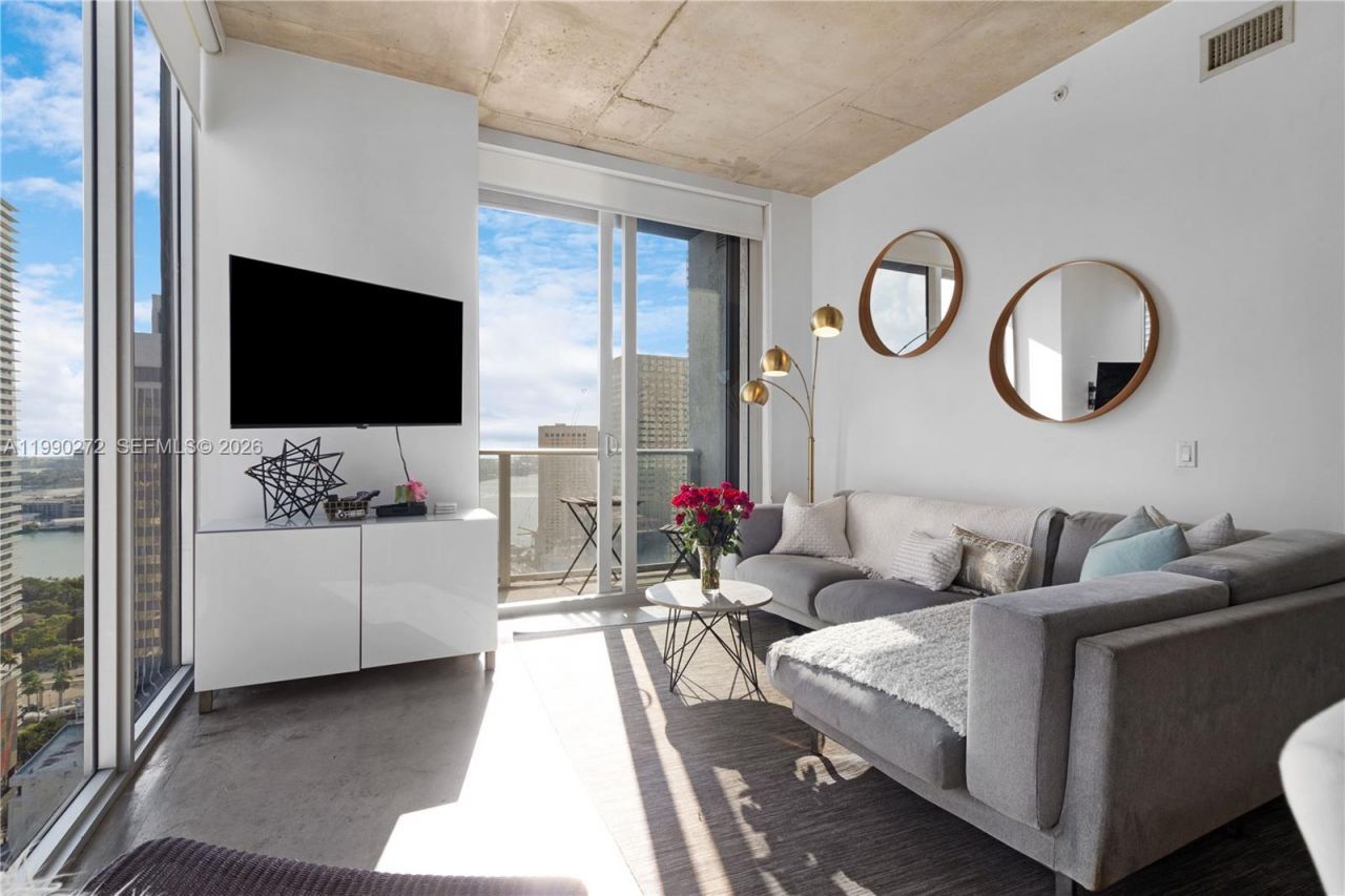 151 SE 1st St, Unit 2802, Miami, FL 33131 Photo