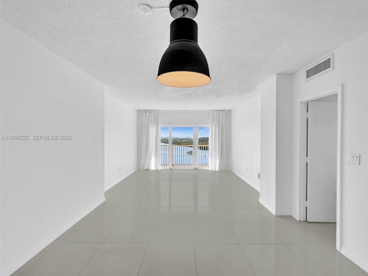 300 Bayview Dr , Unit 902, Sunny Isles Beach, FL 33160 Photo