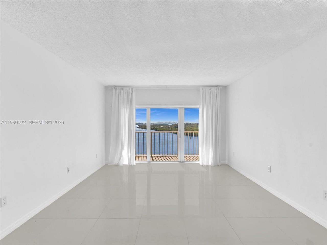 300 Bayview Dr , Unit 902, Sunny Isles Beach, FL 33160 Photo