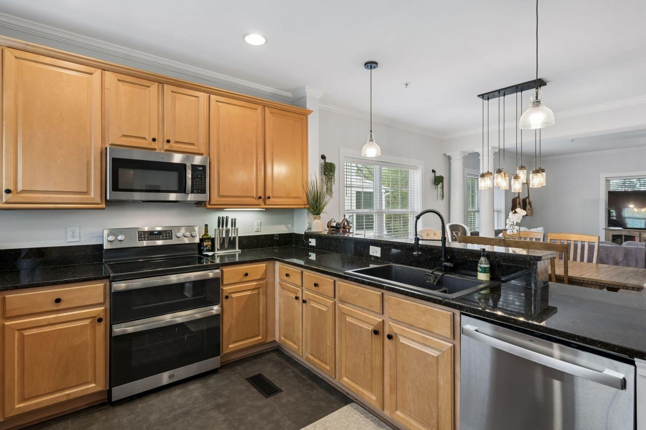 241 Etiwan Pointe Drive Photo 13