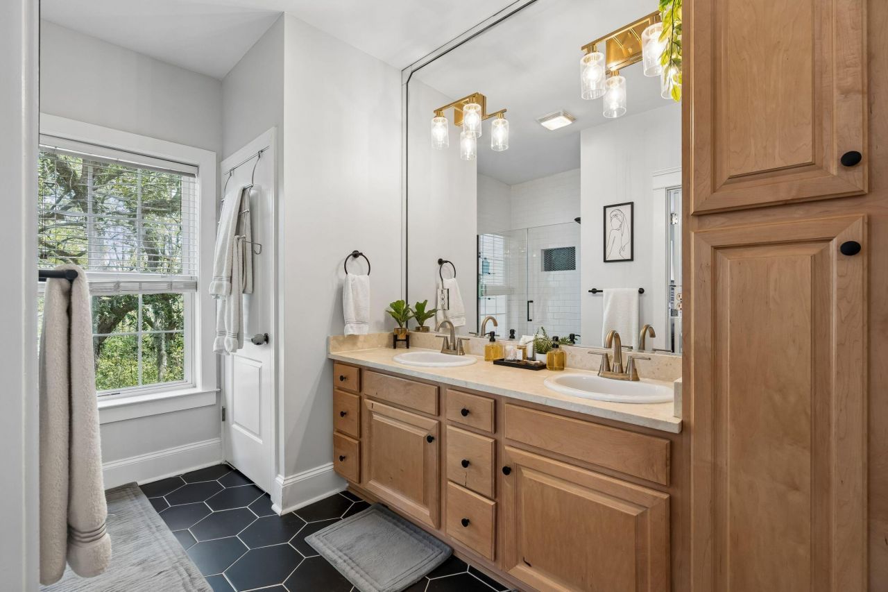 241 Etiwan Pointe Drive Photo 8