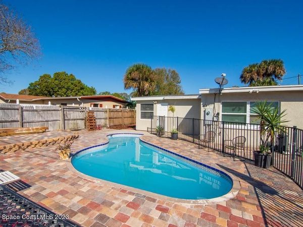 703 5th Place SW , Vero Beach, FL 32962