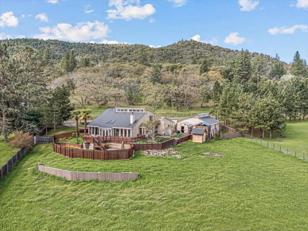 500 Mary Ann Drive, Jacksonville, OR 97530