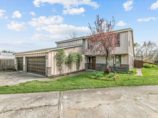 500 Mary Ann Drive, Jacksonville, OR 97530