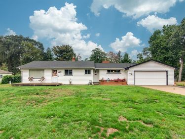 190 Rustic Circle, White Lake Twp, MI 48386