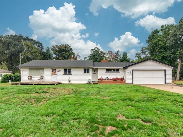 190 Rustic Circle, White Lake Twp, MI 48386