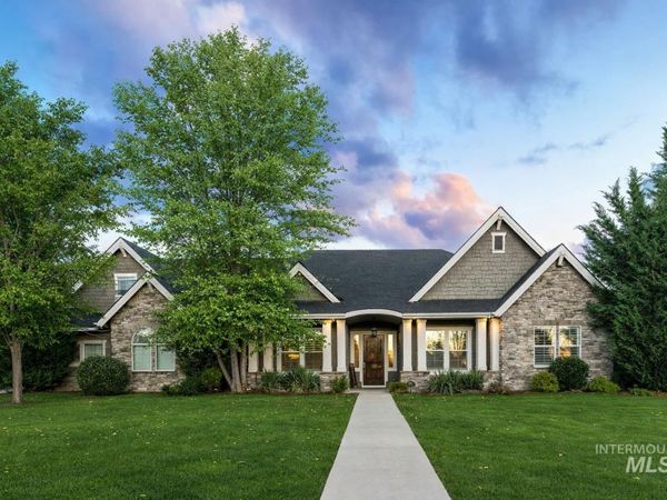 1102 N Lionbridge Ave, Eagle, ID 83616