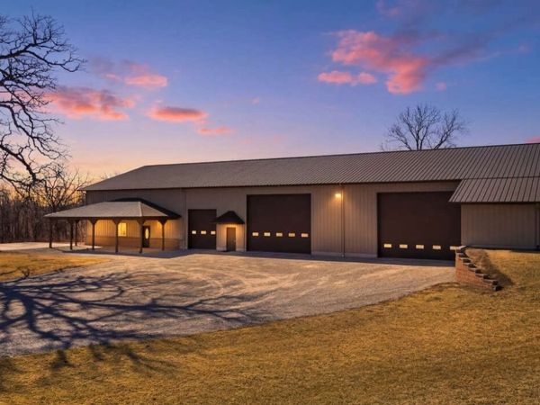 886 Henik Rd., Mt Vernon, IA 52314