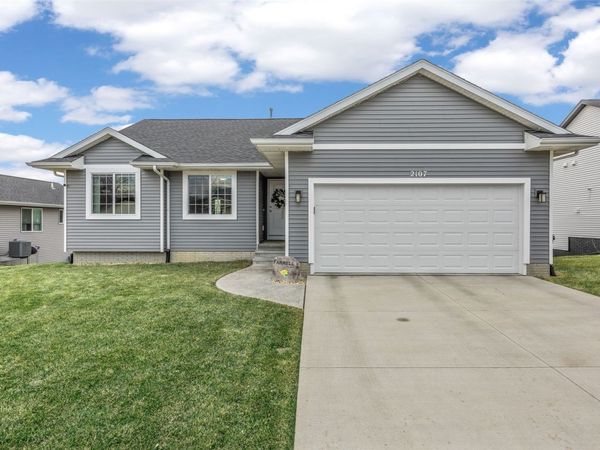 2107 Holly Meadow Avenue SW, Cedar Rapids, IA 52404