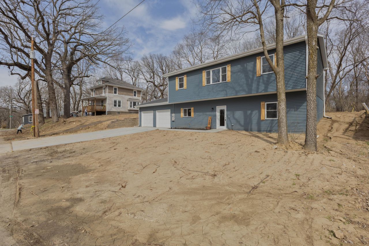 712 Lindberg Drive, Council Bluffs, IA 51503 Main Photo