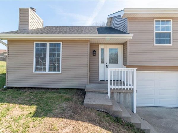 505 Santa Fe Drive, Gower, MO 64454