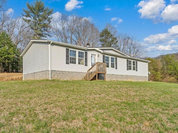 215 Cedar Bottom RD, Natural Bridge Station, VA 24579