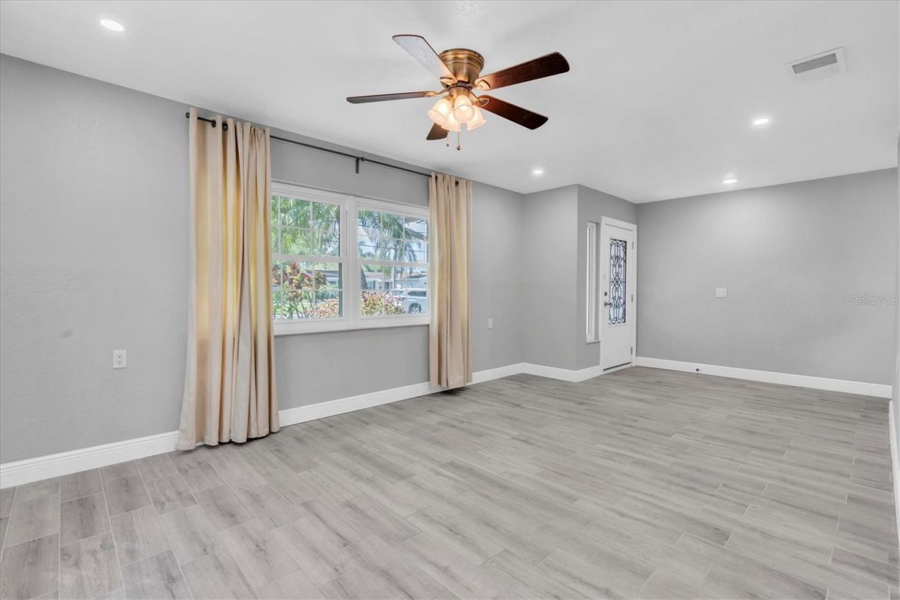 5619 Denver Street Ne, Saint Petersburg, FL 33703 Photo