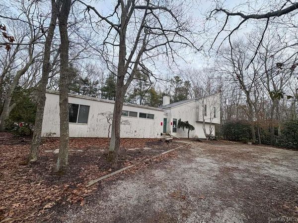 22 N Quarter Road , Westhampton, NY 11977