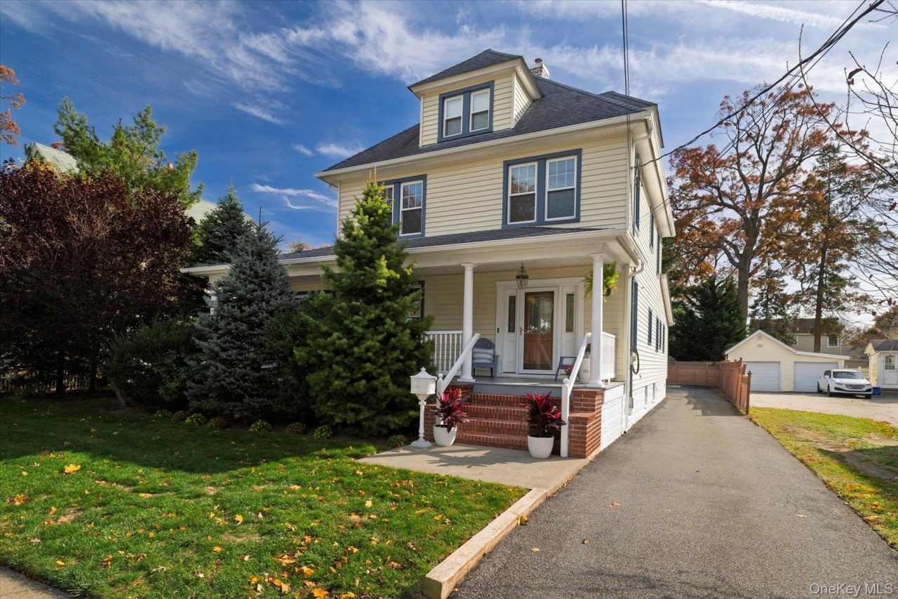 76 Driscoll Avenue, Rockville Centre, NY 11570 Main Photo