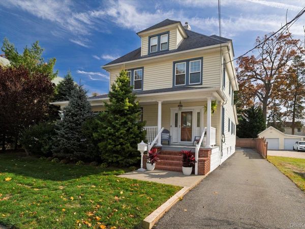 76 Driscoll Avenue , Rockville Centre, NY 11570