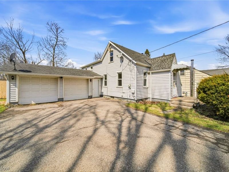 15904 Claridon Troy Road, Burton, OH 44021 Photo 2