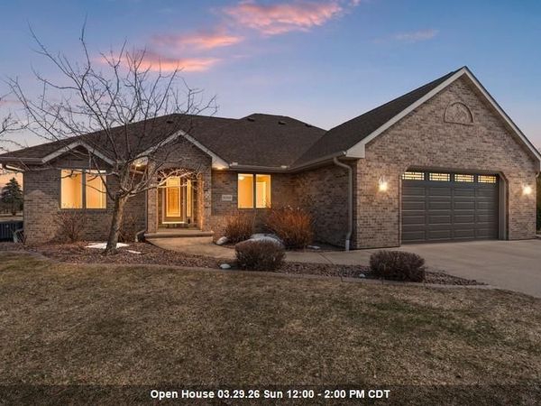 N1916 ROCHELLE COURT, Greenville, WI 54942