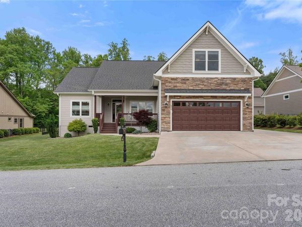 806 Blacksmith Run Drive, Hendersonville, NC 28792