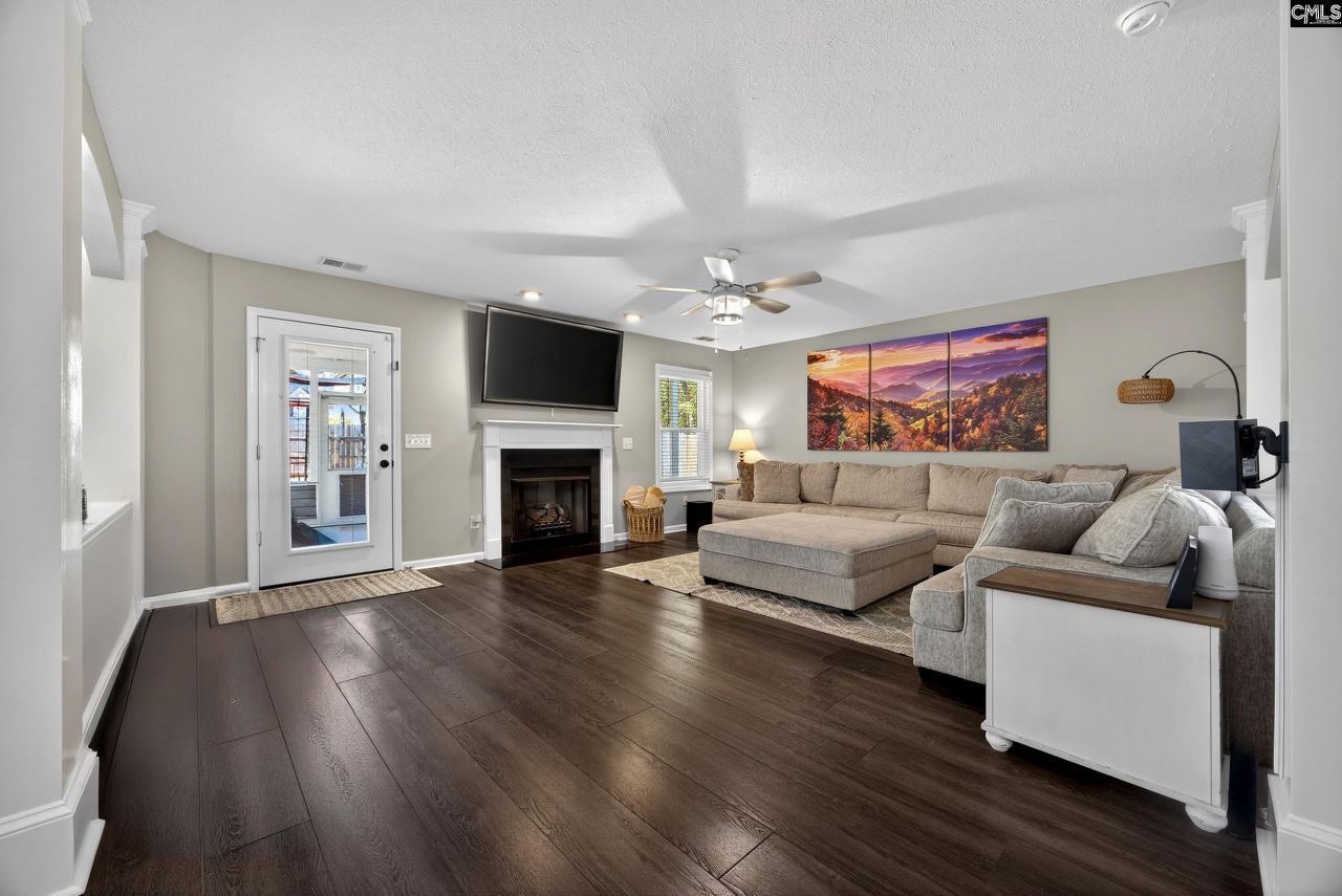 148 Flagstone Way Photo 4