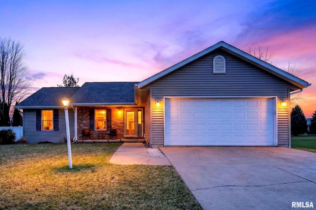 102 Wildflower Avenue, Metamora, IL 61548 Main Photo