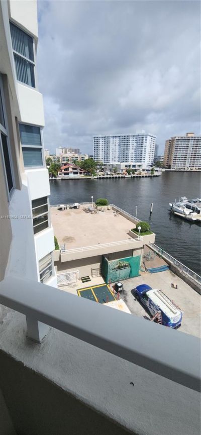 1965 S Ocean Dr, Unit 5Q, Hallandale Beach, FL 33009 Photo