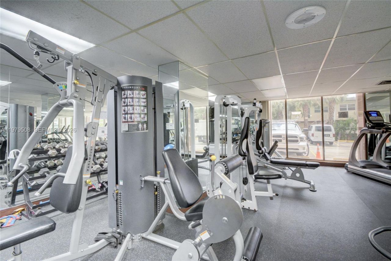 1965 S Ocean Dr, Unit 5Q, Hallandale Beach, FL 33009 Photo