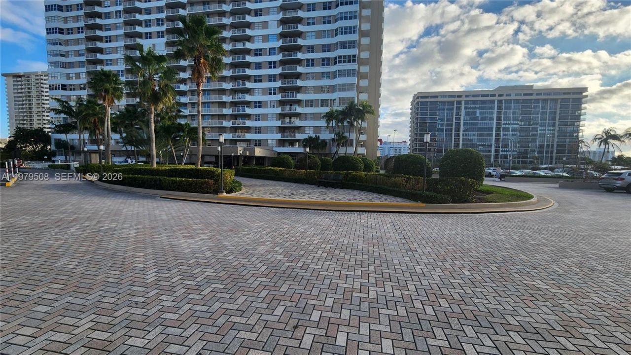 1965 S Ocean Dr, Unit 5Q, Hallandale Beach, FL 33009 Photo