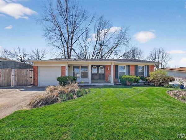 2318 La Cuesta Drive , Florissant, MO 63031