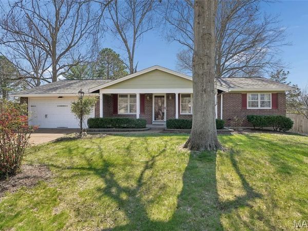 2664 Sanders Drive, St Louis, MO 63129