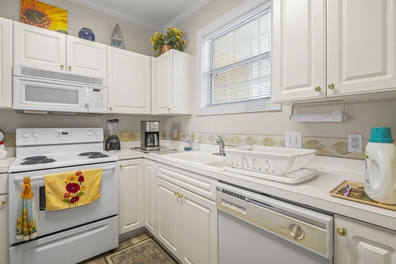 4705 Wild Iris Dr. Photo 8