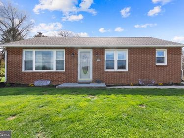 2890 JEFFERSON ROAD, SPRING GROVE, PA 17362